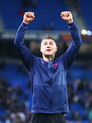 San Sebastian RB Leipzig 24 02 2022 Donostia San Sebastian, 24 02 2022, Estadio Anoeta, Football, UEFA Europa League, Play Off Rückspiel , Real Sociedad San Sebastian ESP vs RB Leipzig GER 1 3 0 1 , Cheers after the end of the game at RB Leipzig In picture Willi Orban 4, RB Leipzig , UEFA regulations prohibit any use of photographs as image sequences and or quasi video , Picture Point
