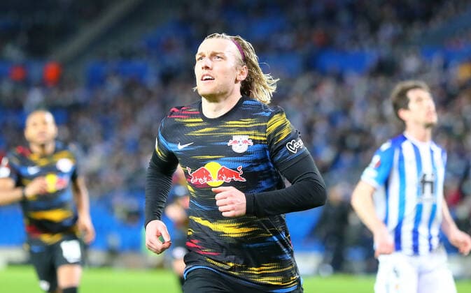 San Sebastian RB Leipzig 24 02 2022 Donostia San Sebastian, 24 02 2022, Estadio Anoeta, Football, UEFA Europa League, Play Off Rückspiel , Real Sociedad San Sebastian ESP vs RB Leipzig GER 1 3 0 1 , In picture Goal for RB Leipzig Emil Forsberg 10, RB Leipzig scores 1 3 on handball and cheers , UEFA regulations prohibit any use of photographs as image sequences and or quasi video , Picture Point