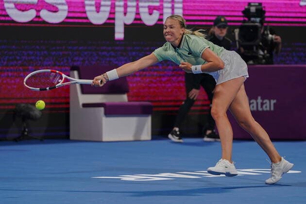 Doha, 25.02.2022 TENNIS WOMEN TOURNAMENT WTA, Tennis Damen 1000 DOHA QATAR TOTAL ENERGIES OPEN NZ Jelena Ostapenko Anett Kontaveit FOT. Dominik Buszek 400mm NEWSPIX.PL --- Newspix.pl  20220225_BUSZEK_176