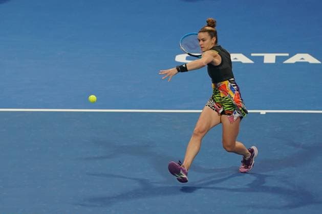 Doha, 25.02.2022 TENNIS WOMEN TOURNAMENT WTA, Tennis Damen 1000 DOHA QATAR TOTAL ENERGIES OPEN NZ Iga Swiatek Maria Sakkiri FOT. Dominik Buszek 400mm NEWSPIX.PL --- Newspix.pl  20220225_BUSZEK_199