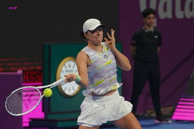 Doha, 25.02.2022 TENNIS WOMEN TOURNAMENT WTA, Tennis Damen 1000 DOHA QATAR TOTAL ENERGIES OPEN NZ Iga Swiatek Maria Sakkiri FOT. Dominik Buszek 400mm NEWSPIX.PL --- Newspix.pl  20220225_BUSZEK_210