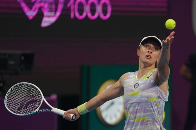 Doha, 25.02.2022 TENNIS WOMEN TOURNAMENT WTA, Tennis Damen 1000 DOHA QATAR TOTAL ENERGIES OPEN NZ Iga Swiatek Maria Sakkiri FOT. Dominik Buszek 400mm NEWSPIX.PL --- Newspix.pl  20220225_BUSZEK_211