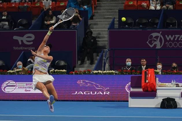 Doha, 25.02.2022 TENNIS WOMEN TOURNAMENT WTA, Tennis Damen 1000 DOHA QATAR TOTAL ENERGIES OPEN NZ Iga Swiatek Maria Sakkiri FOT. Dominik Buszek 400mm NEWSPIX.PL --- Newspix.pl  20220225_BUSZEK_213