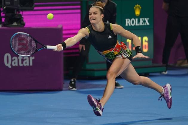 Doha, 25.02.2022 TENNIS WOMEN TOURNAMENT WTA, Tennis Damen 1000 DOHA QATAR TOTAL ENERGIES OPEN NZ Iga Swiatek Maria Sakkiri FOT. Dominik Buszek 400mm NEWSPIX.PL --- Newspix.pl  20220225_BUSZEK_216