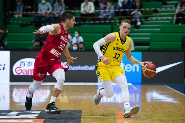 220225 Ludvig Hakanson of Sweden during the FIBA World Cup Qualifier game between Sweden and Croatia on February 25, 2022 in Zagbreb Photo Nikola Krstic BILDBYRAN COP 307 NK0006 basket basketball vm kval kval fiba world cup qualifiers sweden bbeng,  Copyright: NIKOLAxKRSTIC BB220225BB588