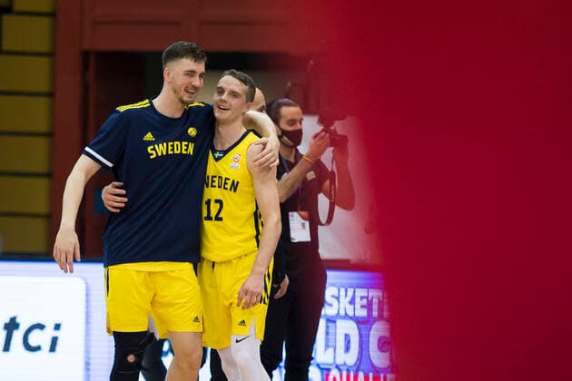 220225 Ludvig Hakanson of Sweden celebrate after the FIBA World Cup Qualifier game between Croatia and Sweden on February 25, 2022 in Zagreb Photo Nikola Krstic BILDBYRAN COP 307 NK0006 basket basketball vm kval kval fiba world cup qualifiers sweden croatia bbeng jubel,  Copyright: NIKOLAxKRSTIC BB220225BB748