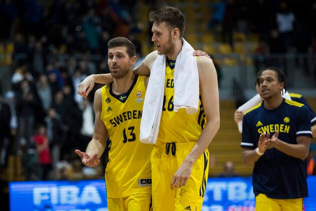 220225 Christopher Czerapowicz and Viktor Gaddefors after the FIBA World Cup Qualifier game between Croatia and Sweden on February 25, 2022 in Zagreb Photo Nikola Krstic BILDBYRAN COP 307 NK0006 basket basketball vm kval kval fiba world cup qualifiers sweden croatia bbeng,  Copyright: NIKOLAxKRSTIC BB220225BB750