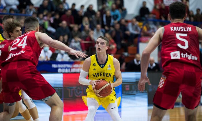 220225 Ludvig Hakansson of Sweden during the FIBA World Cup Qualifier game between Croatia and Sweden on February 25, 2022 in Zagreb Photo Nikola Krstic BILDBYRAN COP 307 NK0006 basket basketball vm kval kval fiba world cup qualifiers sweden croatia bbeng,  Copyright: NIKOLAxKRSTIC BB220225BB819