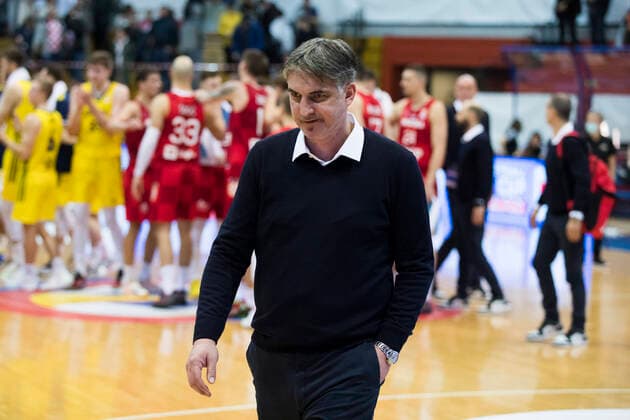 220225 Head Coach Damir Mulaomerovic of Croatia looks dejected during the FIBA World Cup Qualifier game between Croatia and Sweden on February 25, 2022 in Zagreb Photo Nikola Krstic BILDBYRAN COP 307 NK0006 basket basketball vm kval kval fiba world cup qualifiers sweden croatia bbeng depp,  Copyright: NIKOLAxKRSTIC BB220225BB844