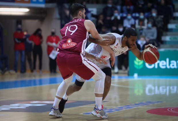 Latvian Rihards Lomazs and Belgium s Loic Schwartz fight for the ball during a match between the Belgian national men team the Belgian Lions and Latvia, a qualifier match in Group A, ahead of the World Cup Basketball, Friday 25 February 2022, in Mons. VIRGINIExLEFOUR  x13805220x