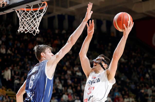 (220226) -- BELGRADE, Feb. 26, 2022 -- Serbia s Aleksa Avramovic (R) vies with Slovakia s Michael Fusek during their FIBA Basketball World Cup 2023 qualifying match in Belgrade, Serbia on Feb. 25, 2022. (Photo by Xinhua) (SP)SERBIA-BELGRADE-BASKETBALL-FIBA-SERBIA VS SLOVAKIA PredragxMilosavljevic 