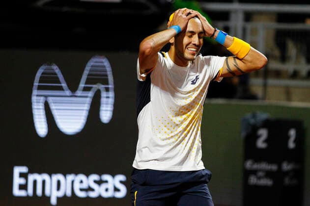 Tenis, Alejandro Tabilo vs Miomir Kecmanovic El tenista Alejandro Tabilo de Chile celebra frente a Miomir Kecmanovic de serbia por el ATP, Tennis Herren 250 de Santiago 2022 en el Club San Carlos de Apoquindo en Santiago, Chile. 25 02 2022 Felipe Zanca Photosport Tennis, Alejandro Tabilo vs Miomir Kecmanovic The tennis player Alejandro Tabilo of Chile celebrate point against of Miomir Kecmanovic de serbia in the match for the ATP 250 Santiago 2022 at the Club San Carlos de Apoquindo in Santiago, Chile. 25 02 2022 Felipe Zanca Photosport Alejandro Tabilo vs Miomir Kecmanovic, ATP 250 Santiago 2022
