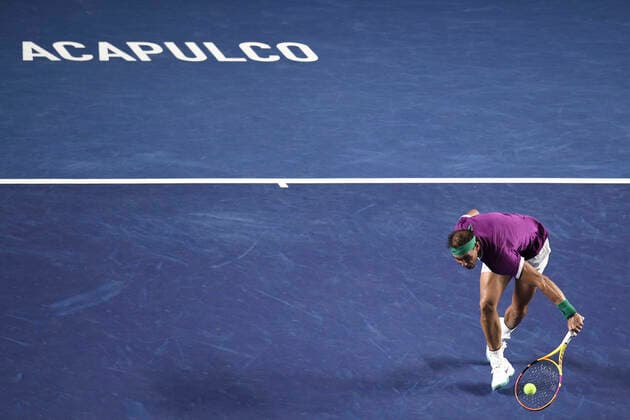(220226) -- ACAPULCO, Feb. 26, 2022 -- Rafael Nadal of Spain hits a return during the men s singles semifinal match against Daniil Medvedev of Russia at the 2022 ATP, Tennis Herren Mexican Open tennis tournament in Acapulco, Mexico, Feb. 25, 2022. ) (SP)MEXICO-ACAPULCO-TENNIS-ATP-MEXICAN OPEN-SEMIFINALS XinxYuewei 