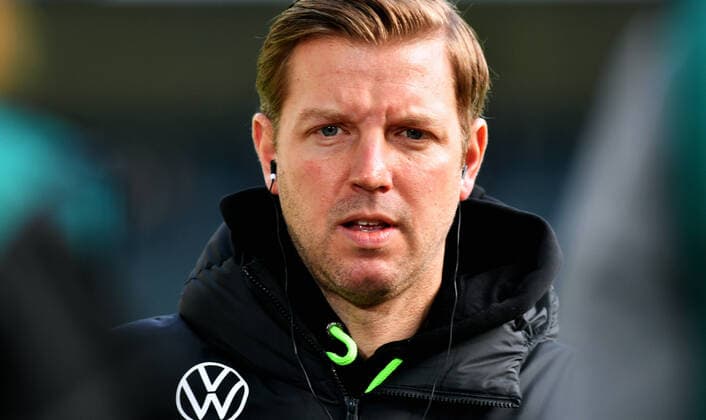 Football, Bundesliga, Germany, Men, Season 2021 2022, 24 Matchday, Borussia Park Mönchengladbach, Bor Mönchengladbach VfL Wolfsburg green Head Coach Florian Kohfeldt WOL Single Image, Portrait, Portrait DFB DFL REGULATIONS PROHIBIT ANY USE OF PHOTOGRAPHS AS IMAGE SEQUENCES AND OR QUASI VIDEO