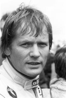 Marc Surer (Rennfahrer) 08 85 ru Marc Surer am 3. August 1985während des Trainings zum Großen Preis von Deutschland auf dem Nürburgring Schweiz schweizerisch schweizer Mann Sportler Rennsport Formel 1 Grand Prix Großer Motorsport swiss racer formula 1 hoch Porträt neutral sw *** Marc Surer racing driver 08 85 ru Marc Surer on 3 August 1985during the training for the German Grand Prix at the Nürburgring Switzerland swiss swiss man sportsman racing formula 1 grand prix great motorsport swiss racer formula 1 high portrait neutral sw