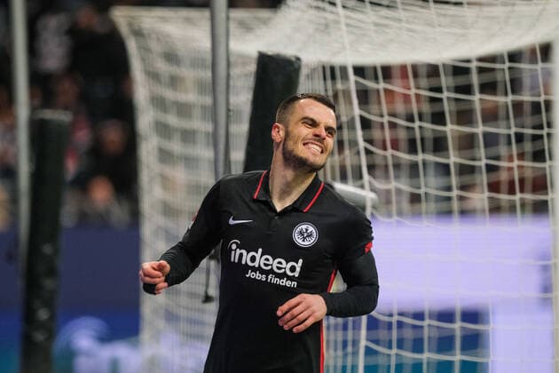 Filip Kostic Eintracht Frankfurt, 10 visibly disappointed sadly dejected , Eintracht Frankfurt vs FC Bayern Muenchen, Football, 1 Bundesliga, 24 Matchday, Season 2021 2022, 26 02 2022, DFL REGULATES PROHIBIT ANY USE OF PHOTOGRAPHS AS IMAGE SEQUENCES AND OR QUASI VIDEO Eintracht Frankfurt vs FC Bayern Muenchen, Football, 1 Bundesliga, 24 Matchday, Season 2021 2022, 26 02 2022 Frankfurt am Main Copyright: xEibner-Pressefotox EP_EER