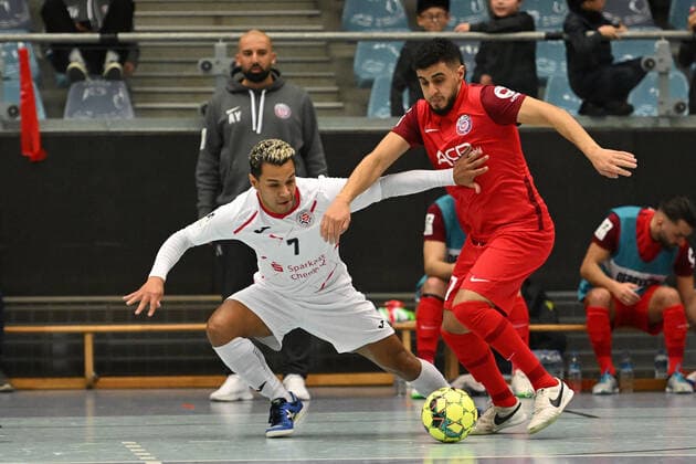 Futsal I Men I Season 2021 2022 I Bundesliga I 14 Matchday I WAKKA Eagles HOT 05 Futsal I 26 02 2022 Paulo Garibaldi 7, HOT 05 Futsal against Mouadh Ben Abdesselem 27, Wakka Eagles Harburg Neugraben CU Arena Hamburg Germany Copyright: xLobeca AndreasxHannigx