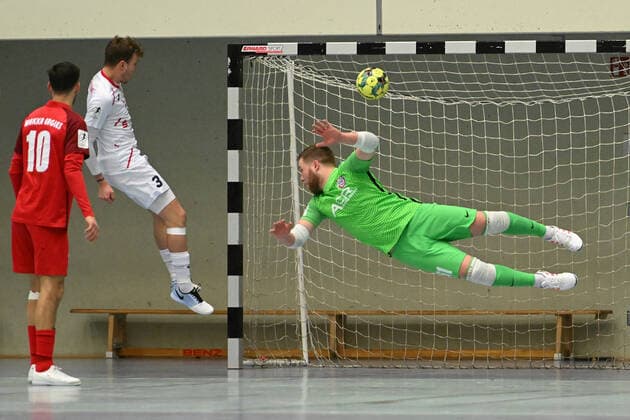 Futsal I Men I Season 2021 2022 I Bundesliga I 14 Matchday I WAKKA Eagles HOT 05 Futsal I 26 02 2022 Daniel Klima 3, HOT 05 Futsal has wiueder no chance against Jean Michel Göde 61, Wakka Eagles Alessandro Schirosi 10, Wakka Eagles must not intervene Harburg Neugraben CU Arena Hamburg Germany Copyright: xLobeca AndreasxHannigx