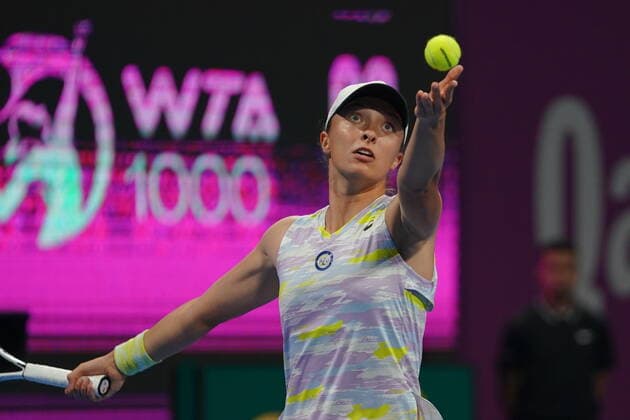 Doha, 26.02.2022 TENNIS WOMEN TOURNAMENT WTA, Tennis Damen 1000 DOHA QATAR TOTAL ENERGIES OPEN NZ Iga Swiatek FOT. Dominik Buszek 400mm NEWSPIX.PL --- Newspix.pl  20220226_BUSZEK_236