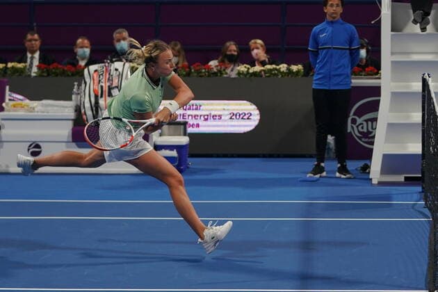Doha, 26.02.2022 TENNIS WOMEN TOURNAMENT WTA, Tennis Damen 1000 DOHA QATAR TOTAL ENERGIES OPEN NZ Anett Kontaveit FOT. Dominik Buszek 400mm NEWSPIX.PL --- Newspix.pl  20220226_BUSZEK_243