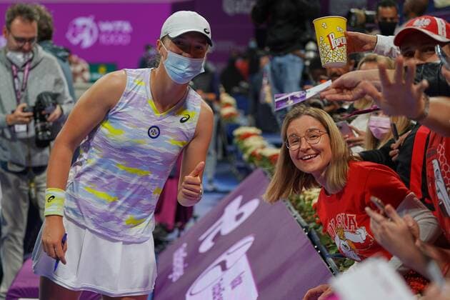 Doha, 26.02.2022 TENNIS WOMEN TOURNAMENT WTA, Tennis Damen 1000 DOHA QATAR TOTAL ENERGIES OPEN NZ Iga Swiatek FOT. Dominik Buszek 400mm NEWSPIX.PL --- Newspix.pl  20220226_BUSZEK_293
