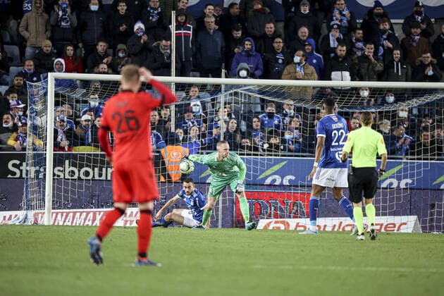 Matz Sels 1 RCS) FOOTBALL : Strasbourg vs Nice - Ligue 1 - Strasbourg - 26 02 2022 ElyxandroCegarra Panoramic 