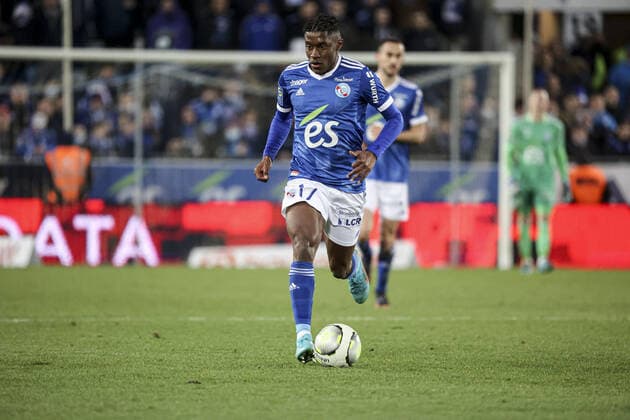 Jean-Ricner Bellegarde 17 (RCS) FOOTBALL : Strasbourg vs Nice - Ligue 1 - Strasbourg - 26 02 2022 ElyxandroCegarra Panoramic 