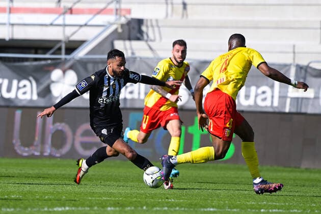 Sofiane BOUFAL ( 7 - Angers ) - Kevin Danso ( 4 - Lens ) - FOOTBALL : Angers vs Lens - Ligue 1 - 27 02 2022 FedericoPestellini Panoramic 