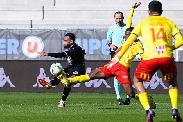 Sofiane BOUFAL ( 7 - Angers ) - Cheick Oumar DOUCOURE ( 28 - Lens ) - FOOTBALL : Angers vs Lens - Ligue 1 - 27 02 2022 FedericoPestellini Panoramic 
