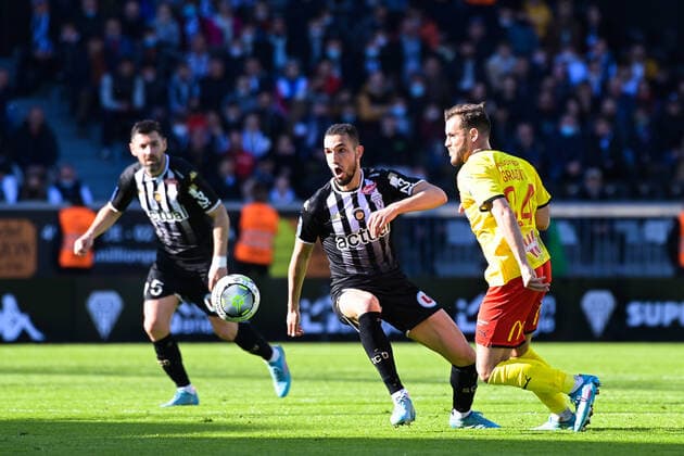 Nabil BENTALEB ( 23 - Angers ) - Jonathan GRADIT ( 24 - Lens ) - FOOTBALL : Angers vs Lens - Ligue 1 - 27 02 2022 FedericoPestellini Panoramic 