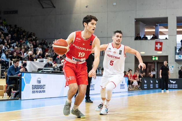 27 02 2022, Fribourg, Hall St Leonard, FIBA Men x92 s EuroBasket 2025 Pre Qualification Switzerland Austria, 19 Robert Zinn Switzerland Ã chappe Ã 5 Bogic Vujosevic Austria Fribourg Hall St Leonard Fribourg Switzerland  Copyright: xJustPictures.ch SirianexDavetx