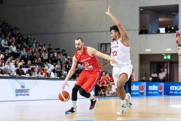 27 02 2022, Fribourg, Hall St Leonard, FIBA Men x92 s EuroBasket 2025 Pre Qualification Switzerland Austria, 33 Marko Mladjan Switzerland face Ã 12 Guylain Mbemba Austria Fribourg Hall St Leonard Fribourg Switzerland  Copyright: xJustPictures.ch SirianexDavetx