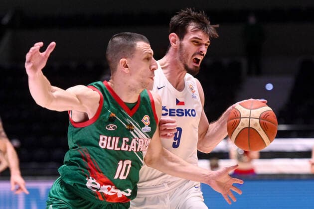 Vasil Bacev of Bulgaria, left, and Viktor Pulpan of Czech Republic in action during the men’s basketball qualification match for the 2023 World Championship, WM, Weltmeisterschaft Czech Republic vs Bulgaria in Pardubice, Czech Republic, February 27, 2022. (CTKxPhoto DavidxTanecek) CTKPhotoP2022022709806  TAD 020