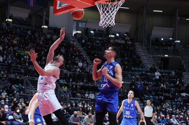 Aegir Steinarsson (Iceland) (L) thwarted by Diego Flaccadori (Italy) during the FIBA World Cup 2023 qualifiers game Italy Vs. Iceland at the Paladozza sports palace in Bologna, February 27, 2022 - Photo: Michele Nucci  Copyright: xMichelexNuccix xipa-agency.netx xx 0