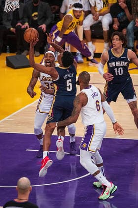 February 27, 2022, Los Angeles, California, USA: Herbert Jones 5 of the New Orleans Pelicans shoots the ball as Dwight Howard 39 and LeBron James 6 of the Los Angeles Lakers play defensively during their NBA, Basketball Herren, USA game on Sunday February 27, 2022 at the Crypto.com Arena in Los Angeles, California. Lakers lose to Pelicans, 95-123. ARIANA RUIZ PI Los Angeles USA - ZUMAp124 20220227_zaa_p124_102 Copyright: xArianaxRuizx