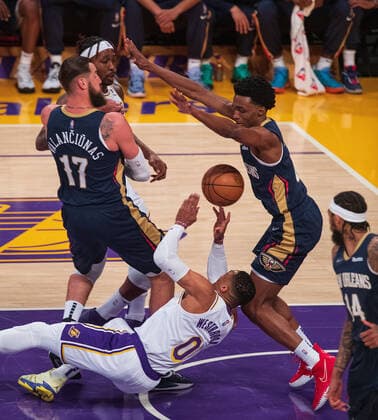February 27, 2022, Los Angeles, California, USA: Russell Westbrook 0 of the Los Angeles Lakers trips as Herbert Jones 5 of the New Orleans Pelicans avoids him during their NBA, Basketball Herren, USA game on Sunday February 27, 2022 at the Crypto.com Arena in Los Angeles, California. Lakers lose to Pelicans, 95-123. ARIANA RUIZ PI Los Angeles USA - ZUMAp124 20220227_zaa_p124_114 Copyright: xArianaxRuizx