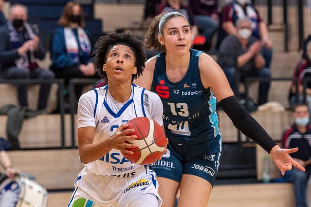 Halle, Germany 27 February 2022 1 BBL women 2021 2022 Gisa Lions SV Halle vs Eisvoegel USC Freiburg v li in duel Deeshyra Thomas Halle and Maria Konstantinidou Freiburg SWH arena Sachsen Anhalt Copyright: xFotostandx xxBallaschx