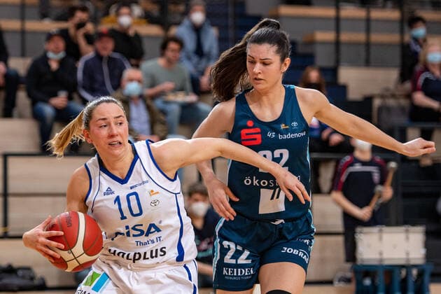 Halle, Germany 27 February 2022 1 BBL women 2021 2022 Gisa Lions SV Halle vs Eisvoegel USC Freiburg v li in duel Barbora Kasparkova Halle and Andjelina Radic Freiburg SWH arena Saxony Anhalt Copyright: xFotostandx xxBallaschx