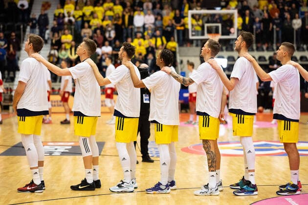 220228 Players of Sweden during the national anthem ahead of the FIBA World Cup Qualifier game between Sweden and Croatia on February 28, 2022 in Norrköping,  Copyright: PETERxHOLGERSSON BB220228PH009