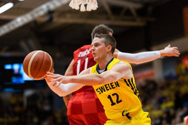 220228 Ludvig Hakanson of Sweden during the FIBA World Cup Qualifier game between Sweden and Croatia on February 28, 2022 in Norrköping,  Copyright: PETERxHOLGERSSON BB220228PH012