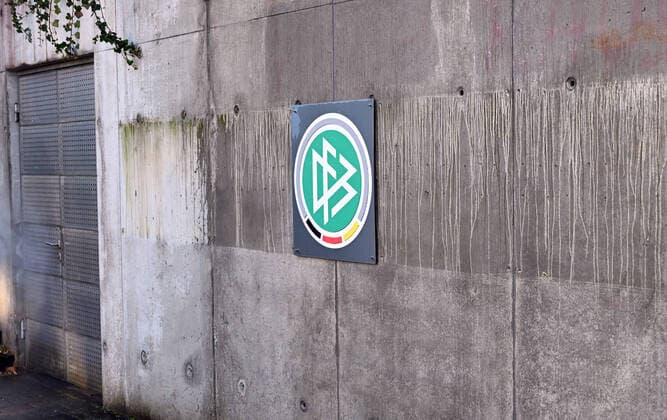 28 02 2022, xjhx, football associations, DFB headquarters in Frankfurt am Main emspor, v l The DFB headquarters was the victim of property damage logos was sprayed with paint DFL DFB REGULATES PROHIBIT ANY USE OF PHOTOGRAPHS as IMAGE SEQUENCES and or QUASI VIDEO Frankfurt am Main