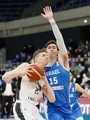 28 02 2022, Germany vs Israel, FIBA Basketball World Cup Qualifiers, Group D, GER, Heidelberg, SNP dome, Picture from the left side , Justus Hollatz Germany and Jake Cohen Israel Copyright: HMBxMedia xHeikoxBecker