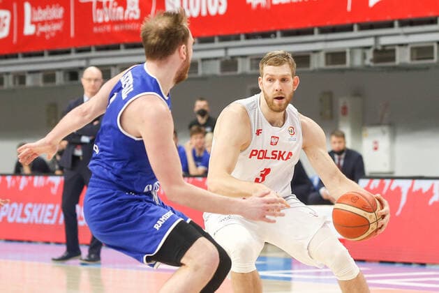 2022.02.28 Lublin Koszykowka Kwalifikacje do Mistrzostw Swiata 2023 Polska - Estonia N z Michal Sokolowski Mart Rosenthal Foto Wojciech Szubartowski Press Focus 2022.02.28 Lublin FIBA Basketball World Cup 2023 European Qualifiers Poland - Estonia Michal Sokolowski Mart Rosenthal Credit: Wojciech Szubartowski Press Focus NEWSPIX.PL --- Newspix.pl  20220228PF_WS005