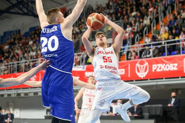 2022.02.28 Lublin Koszykowka Kwalifikacje do Mistrzostw Swiata 2023 Polska - Estonia N z Rauno Nurger Jakub Schenk Foto Wojciech Szubartowski Press Focus 2022.02.28 Lublin FIBA Basketball World Cup 2023 European Qualifiers Poland - Estonia Rauno Nurger Jakub Schenk Credit: Wojciech Szubartowski Press Focus NEWSPIX.PL --- Newspix.pl  20220228PF_WS011