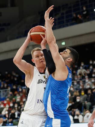 28 02 2022, Germany vs Israel, FIBA Basketball World Cup Qualifiers, Group D, GER, Heidelberg, SNP dome, Picture from the left side , Robin Benzing Germany and Tomer Ginat Israel Copyright: HMBxMedia xHeikoxBecker