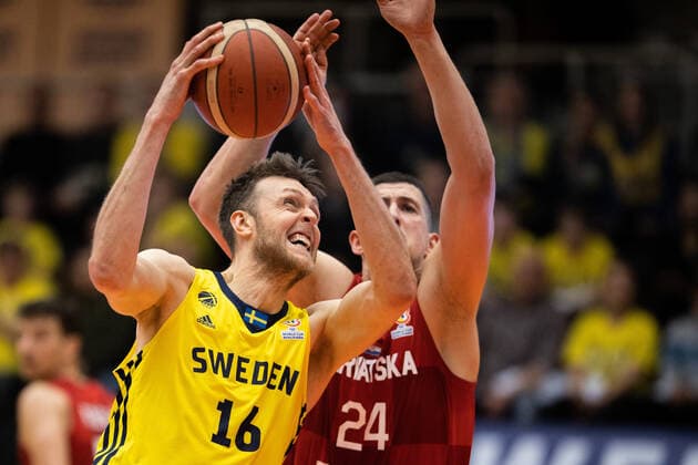 220228 Nicholas Spires of Sweden during the FIBA World Cup Qualifier game between Sweden and Croatia on February 28, 2022 in Norrköping,  Copyright: PETERxHOLGERSSON BB220228PH030