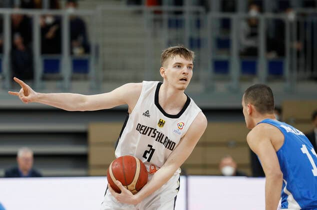 28 02 2022, Germany vs Israel, FIBA Basketball World Cup Qualifiers, Group D, GER, Heidelberg, SNP dome, Picture from the left side , Justus Hollatz Germany and Yam Madar Israel Copyright: HMBxMedia xHeikoxBecker