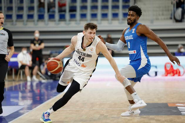 28 02 2022, Germany vs Israel, FIBA Basketball World Cup Qualifiers, Group D, GER, Heidelberg, SNP dome, Picture from the left side , David Kraemer Germany and Shawn Dawson Israel Copyright: HMBxMedia xHeikoxBecker