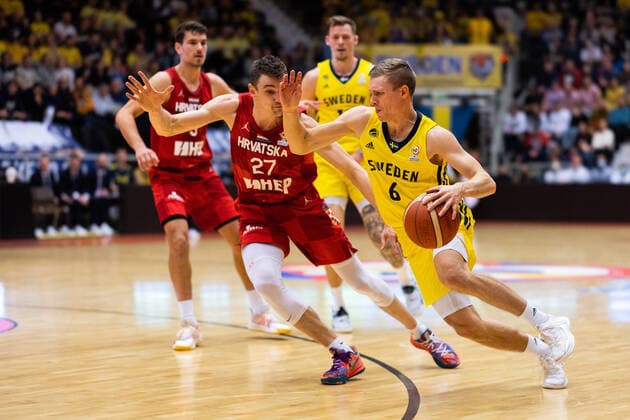220228 Ivan Ramljak of Croatia and Tobias Borg of Sweden during the FIBA World Cup Qualifier game between Sweden and Croatia on February 28, 2022 in Norrköping,  Copyright: PETERxHOLGERSSON BB220228PH040