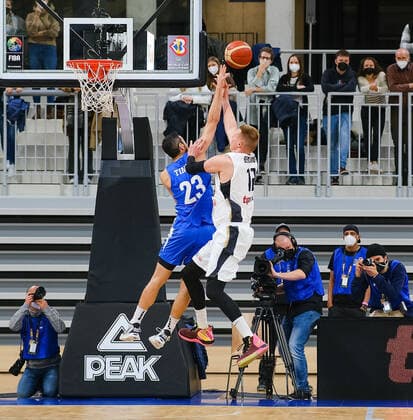 Robin Benzing Germany, 12 while shooting against Bar Timor Israel, 23 GER, Germany vs Israel, Basketball, World Cup Qualifers, 28 02 2022, GER, Germany vs Israel, Basketball, World Cup Qualifiers, 28 02 2022 Heidelberg Copyright: xEibner-Pressefotox EP_EER